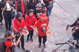 PDIP tabur bunga di Diponegoro 58 peringati 29 tahun Kudatuli