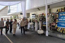 Prabowo melayat mendiang Kwik Kian Gie di RSPAD Jakarta jelang kremasi