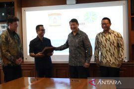 Adik Presiden Prabowo bantu warga Balikpapan dapat air bersih