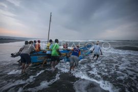 DKP minta nelayan DIY menunda melaut saat gelombang tinggi