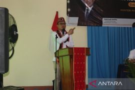 Menteri P2MI beri saran bagi pelajar SMK di Labuhan Bajo jadi PMI