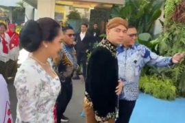 Raffi Ahmad berbusana adat Jawa hadiri upacara HUT ke-80 RI di Istana
