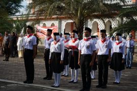 "Merdeka" belajar tanpa bebani keluarga