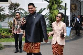 Menpora promosikan pakaian adat Palembang-Jawa di HUT Kemerdekaan