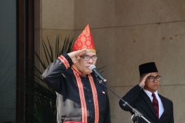 Upacara bendera dan panggung gembira ramaikan HUT ke-80 di Beijing