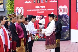 Menko Yusril beri remisi secara simbolis kepada 4 napi, langsung bebas