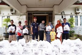 PT Timah bantu keluarga miskin ekstrem di Bangka Selatan