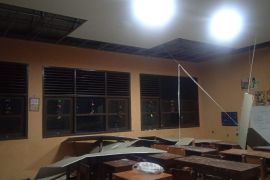 Sejumlah rumah dan gedung perkantoran di Karawang rusak akibat gempa