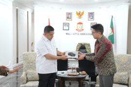 Pemkot Makassar dukung pengoperasian layanan taksi listrik