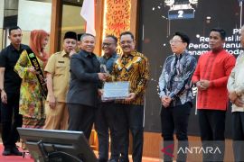 RAPP Raih Investment Award 2025 pada Ajang Riau Investment Forum