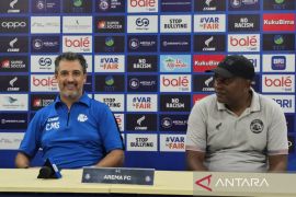 Pelatih Arema mengakui kemenangan melawan Bhayangkara tak mudah diraih