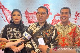 Fadli Zon bacakan puisi buatannya berjudul 