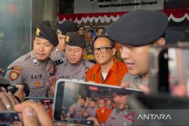 Wamenaker Immanuel Ebenezer menangis dan tersenyum usai jadi tersangka