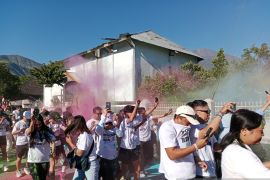 Rinjani Color Run warnai tren lari Gen Z hingga Babby Boomers
