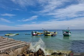 BMKG: Waspada gelombang tinggi 4 meter di laut NTT hingga 28 Agustus
