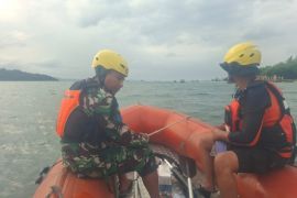Basarnas cari dua penumpang kapal tenggelam di perairan Lampung