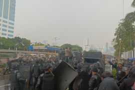 Aktivitas warga Jakarta terganggu unjuk rasa di DPR