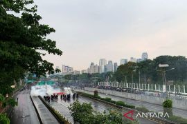 Mahasiswa bentrok dengan aparat pengamanan