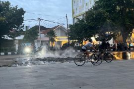 Aparat kepolisian pukul mundur pendemo di Solo