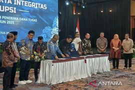 Mentrans sebut revitalisasi sekolah untuk semua area transmigrasi