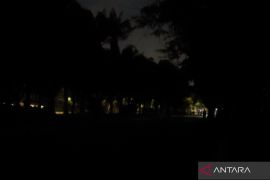 Jalanan Mako Brimob Kwitang gelap, bentrokan lanjut hingga Sabtu malam