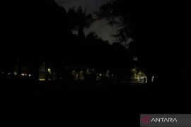 Jalanan Mako Brimob Kwitang Jakpus gelap gulita, bentrokan lanjut hingga Sabtu malam