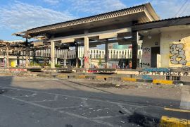 Total tujuh halte Transjakarta dibakar saat demonstrasi