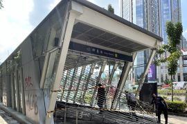 Petugas MRT inspeksi halte Istora Senayan pascademo