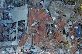 Kerusakan bangunan akibat gempa 6,1 di Turki dalam rekaman video