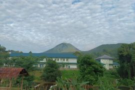 Mulai Rabu, Badan Geologi naikkan status Gunung Lokon jadi Siaga