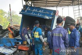 Truk kontainer alami rem blong, tabrak Gerbang Tol Ciawi 2 Bogor
