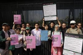 Kolektif 17 + 8 serahkan tuntutan rakyat pada perwakilan DPR