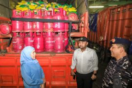 Khofifah kirim bantuan logistik ke Bawean pakai KRI Surabaya 591