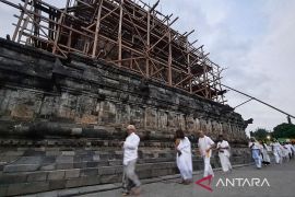 "Lelanane Jangka Gunung"  mengantar negeri berjalan pulang