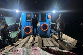 Bakamla dan Kemenhut cegah pengiriman kayu olahan ilegal di Batam