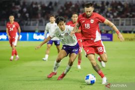 Gelandang Persib Marc Klok tidak sabar bermain dengan Thom Haye dan Eliano Reijnders