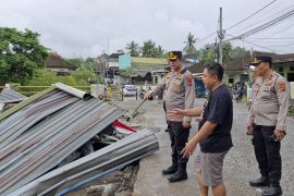 Polisi: 5 rumah ambruk dan 33 rusak berat akibat banjir di Tabanan