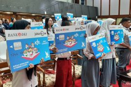 DKI kemarin, pencairan KJP Plus hingga tanggul beton di Cilincing