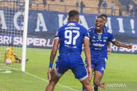 Persib Bandung menang tipis 1-0 melawan Persebaya Surabaya