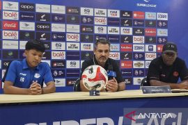 Pelatih Arema evaluasi performa pemain usai kekalahan dari Dewa United
