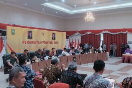 Gubernur Riau: Solusi lahan pengganti masyarakat di TN Tesso Nilo masih dicari