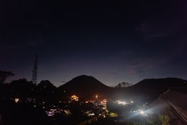 Badan Geologi catat 649 gempa vulkanik dangkal Gunung Lokon