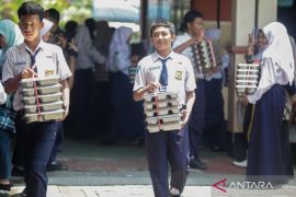 Komisi IX usul dana MBG diberikan langsung ke orang tua