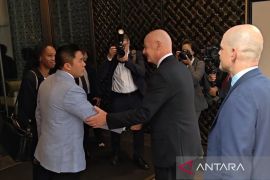 Prabowo bertemu Presiden FIFA Gianni Infantino di New York