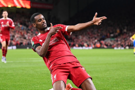 Kemenangan Liverpool atas Southampton diwarnai gol debut Isak