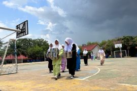 Seluruh siswa diduga keracunan sudah pulang