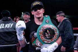 Lorenzana meng-KO Villaman untuk pertahankan juara dunia WBC Silver