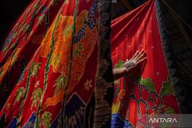 Hari Batik Nasional 2025: Ini alasan harus bangga kenakan batik
