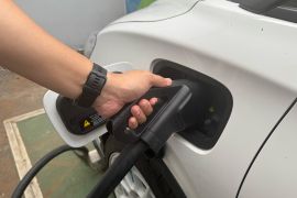 Di China, pengisi daya kendaraan bisa datang menuju lokasi mobil