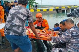 Basarnas Ternate evaluasi ABK asal Vietnam terluka di kapal kargo